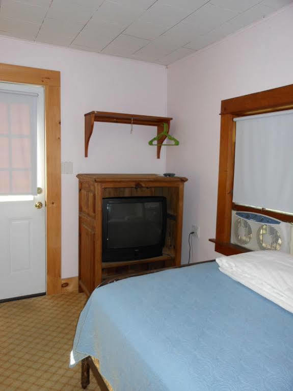 Hotel Katahdin Cabins Millinocket Exterior foto