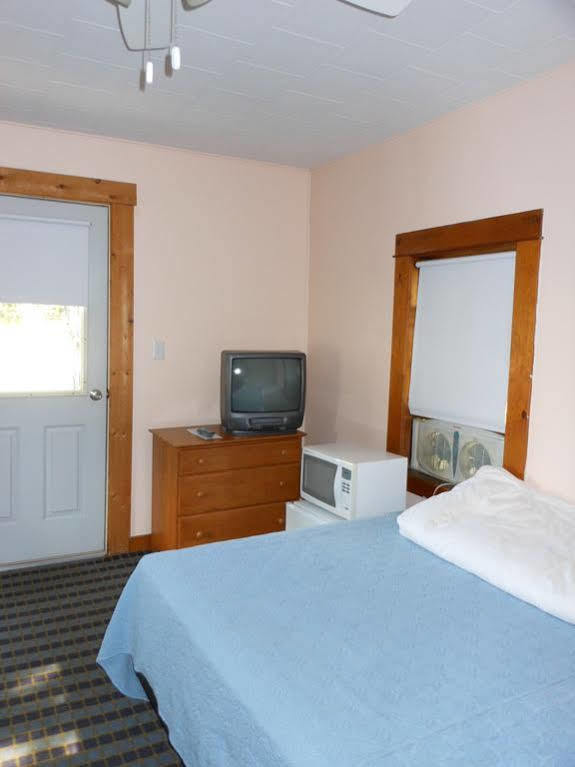Hotel Katahdin Cabins Millinocket Exterior foto